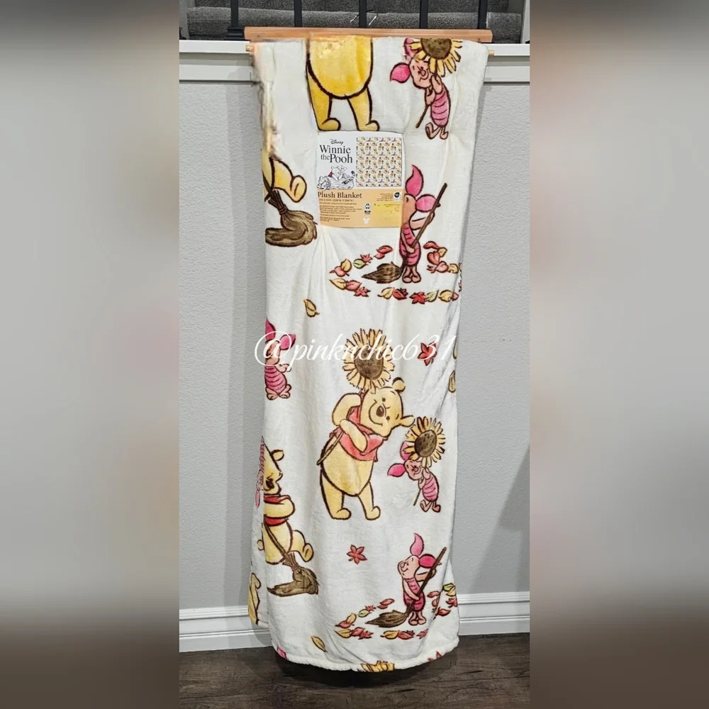 Disney Winnie the Pooh & Piglet Sunflowers & Fall Leaves Plush Blanket 90 X 90